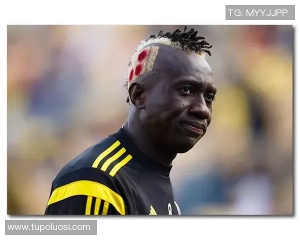 足球明星个性发型大揭秘图案设计引领潮流风尚